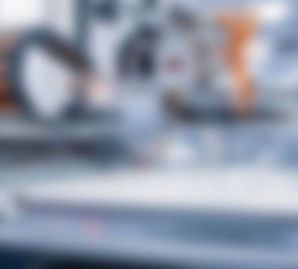 Laser-Maschine schneidet eine Form aus