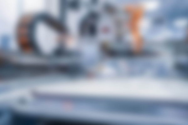 Laser-Maschine schneidet eine Form aus